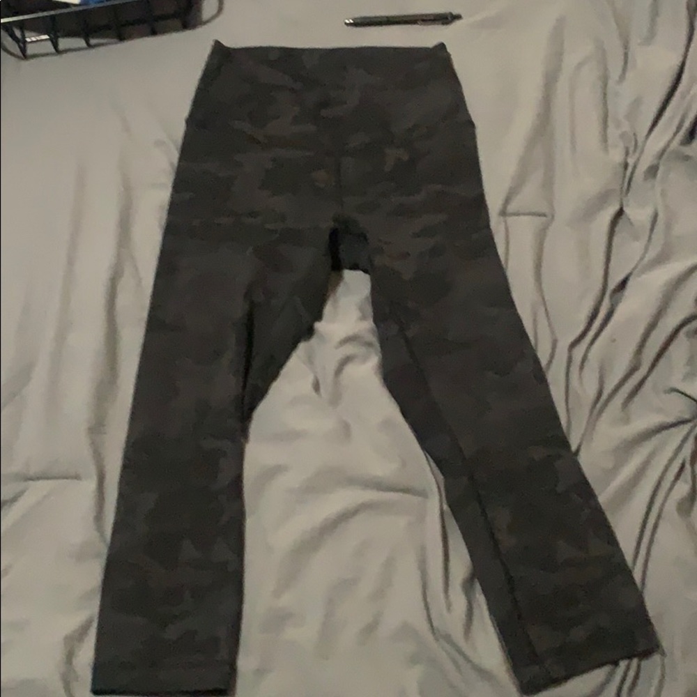 Camo wunder under crops rarely worn